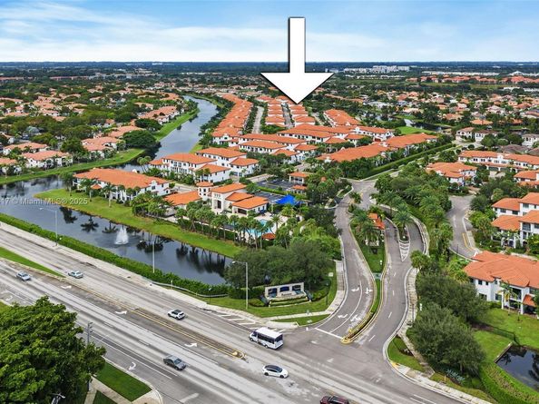 11668 SW 13th Ct, Pembroke Pines FL 33025