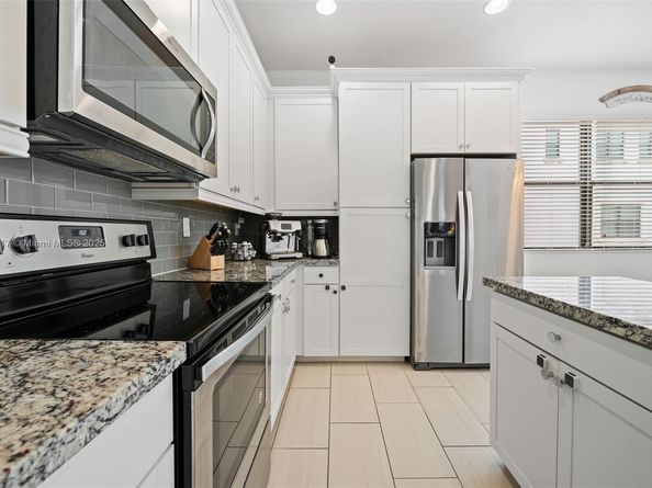 11668 SW 13th Ct, Pembroke Pines FL 33025