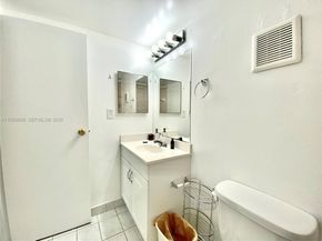 16950 Dixie A536, North Miami Beach FL 33160