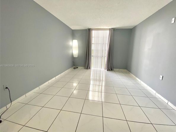 16950 Dixie A536, North Miami Beach FL 33160