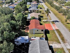 1300 NE 215th St, Miami FL 33179