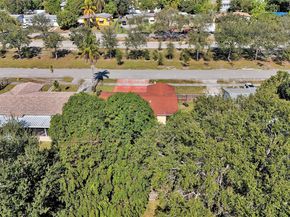 1300 NE 215th St, Miami FL 33179