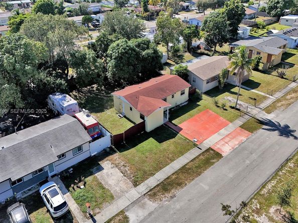 1300 NE 215th St, Miami FL 33179