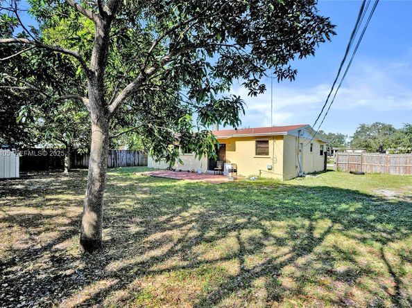 1300 NE 215th St, Miami FL 33179