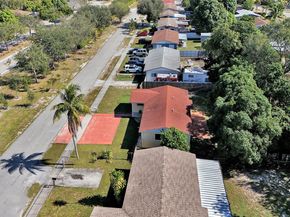 1300 NE 215th St, Miami FL 33179