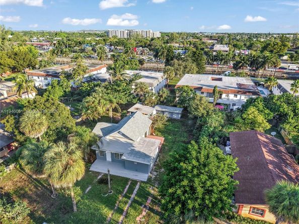 223 SW 1st Ct, Pompano Beach FL 33060