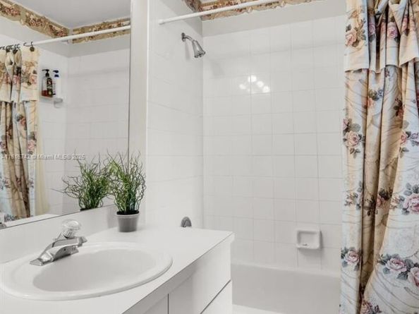 12006 SW 2nd St, Pembroke Pines FL 33025