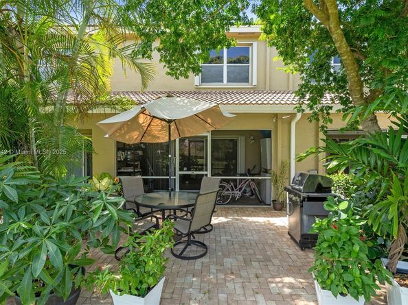 12006 SW 2nd St, Pembroke Pines FL 33025