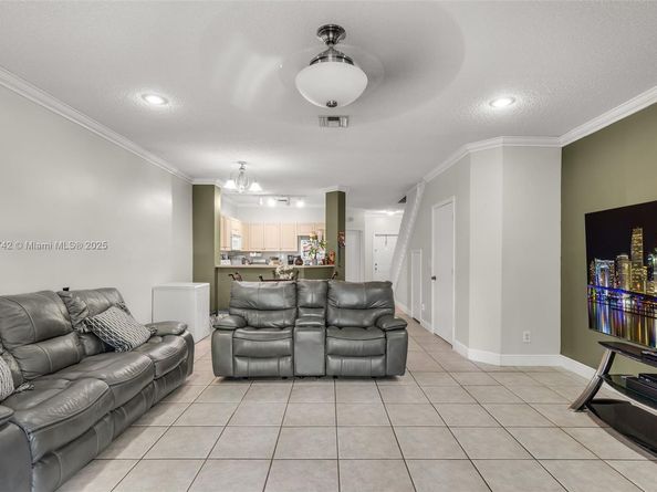 12006 SW 2nd St, Pembroke Pines FL 33025
