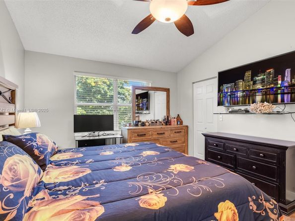 12006 SW 2nd St, Pembroke Pines FL 33025