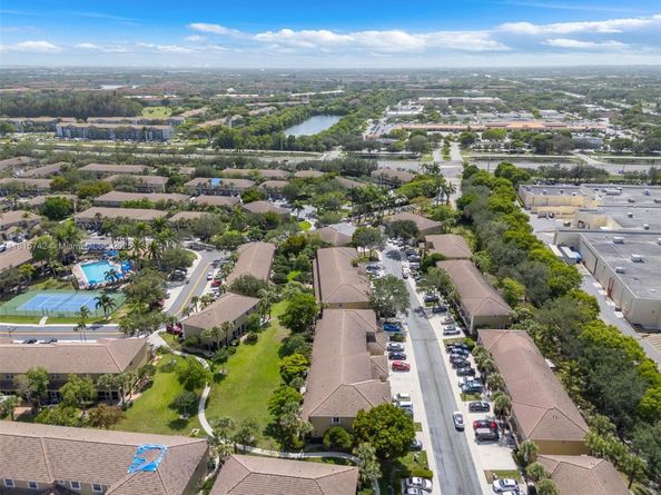 12006 SW 2nd St, Pembroke Pines FL 33025