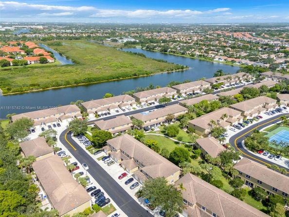12006 SW 2nd St, Pembroke Pines FL 33025