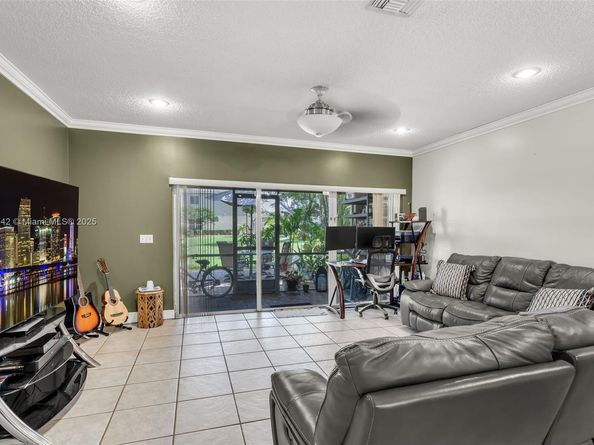 12006 SW 2nd St, Pembroke Pines FL 33025