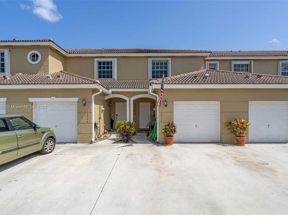 12006 SW 2nd St, Pembroke Pines FL 33025