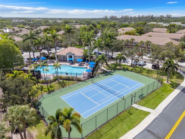 12006 SW 2nd St, Pembroke Pines FL 33025