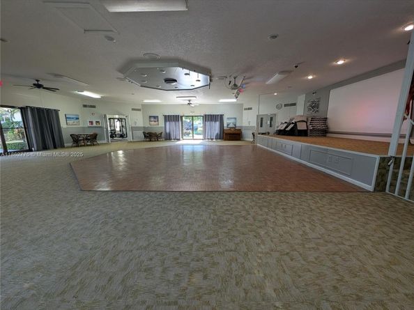 3505 NW 48th Ave 614, Lauderdale Lakes FL 33319
