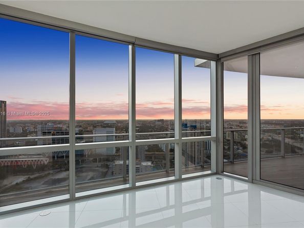 851 NE 1st Ave 3010, Miami FL 33132