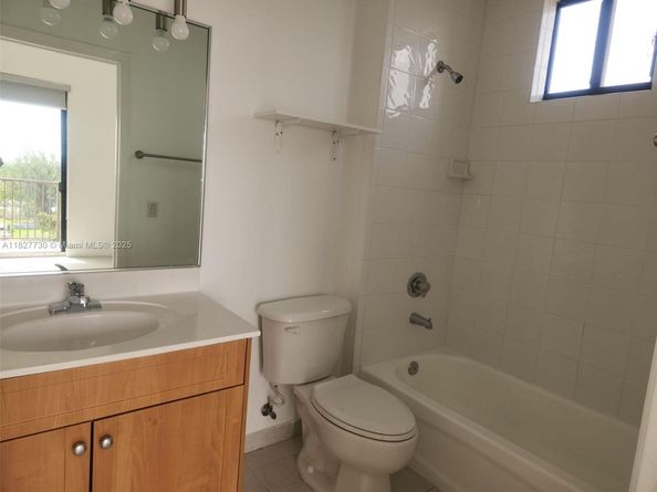 8430 SW 8th St 606B, Miami FL 33144