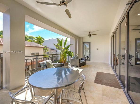 718 Valencia Ave 207, Coral Gables FL 33134