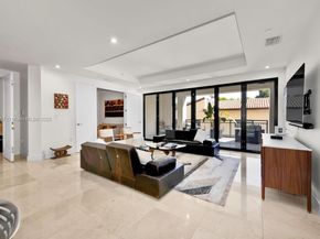 718 Valencia Ave 207, Coral Gables FL 33134