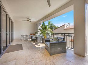 718 Valencia Ave 207, Coral Gables FL 33134