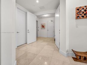 718 Valencia Ave 207, Coral Gables FL 33134