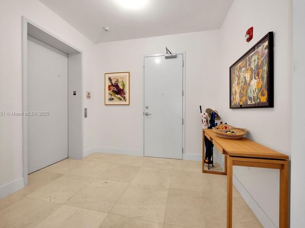 718 Valencia Ave 207, Coral Gables FL 33134