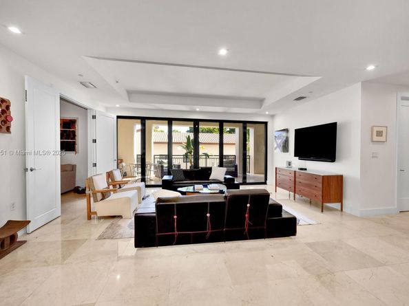 718 Valencia Ave 207, Coral Gables FL 33134