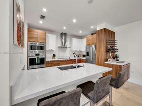 718 Valencia Ave 207, Coral Gables FL 33134