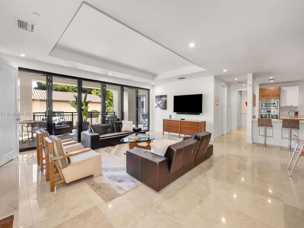 718 Valencia Ave 207, Coral Gables FL 33134