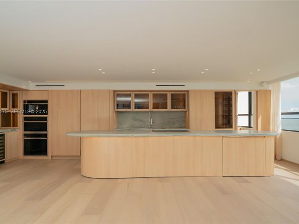 3 Grove Isle Dr C902, Miami FL 33133