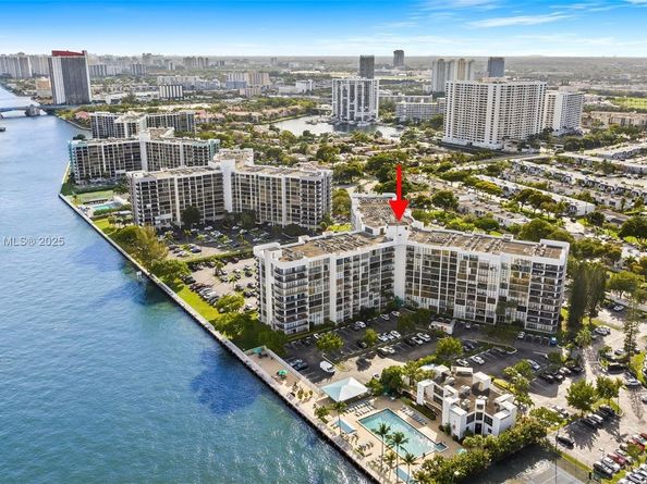 800 Parkview Dr 221, Hallandale Beach FL 33009