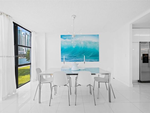 800 Parkview Dr 221, Hallandale Beach FL 33009