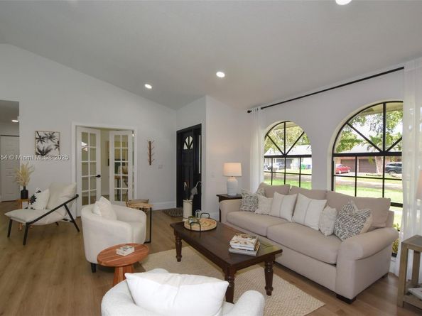 1360 NW 108th Ave, Coral Springs FL 33071
