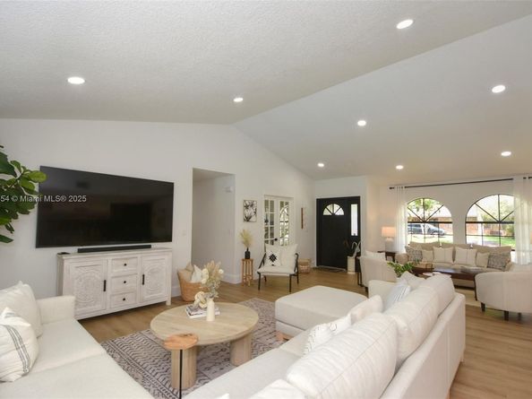 1360 NW 108th Ave, Coral Springs FL 33071