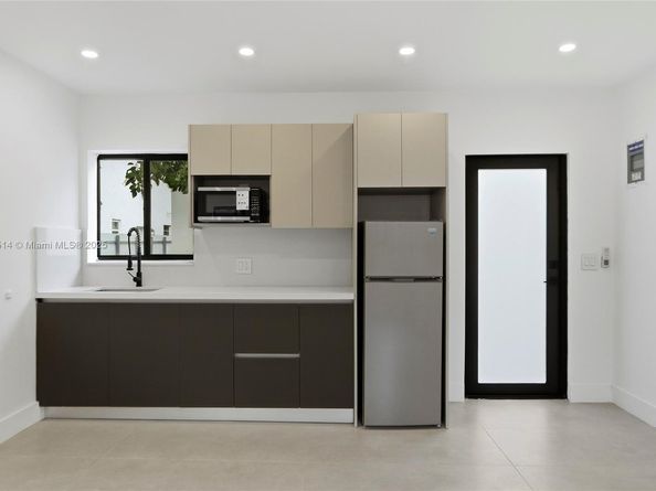 1720 SW 12th St, Miami FL 33135