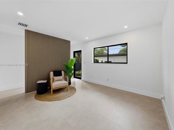 1720 SW 12th St, Miami FL 33135