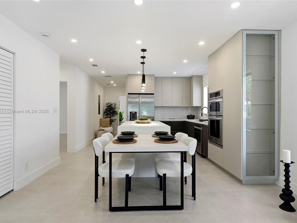 1720 SW 12th St, Miami FL 33135