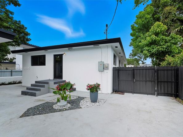 1720 SW 12th St, Miami FL 33135