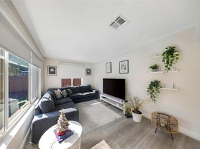 907 N Park Rd, Hollywood FL 33021