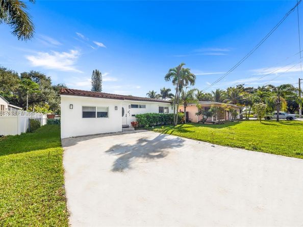 907 N Park Rd, Hollywood FL 33021