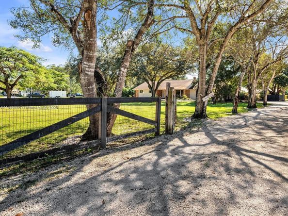 13350 Luray Rd, Southwest Ranches FL 33330