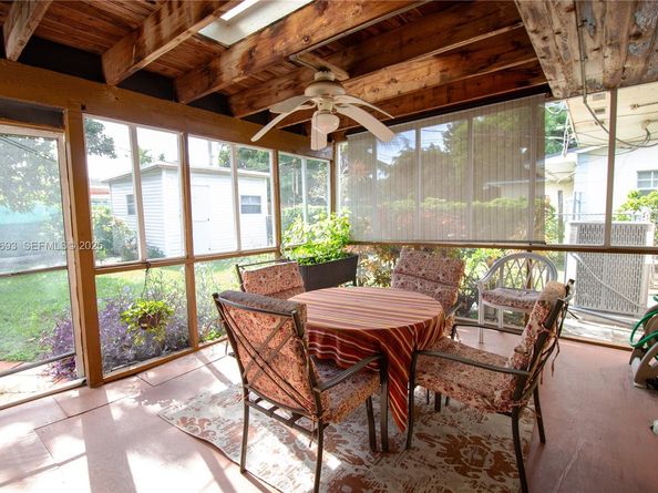 1140 NE 204th St, Miami FL 33179