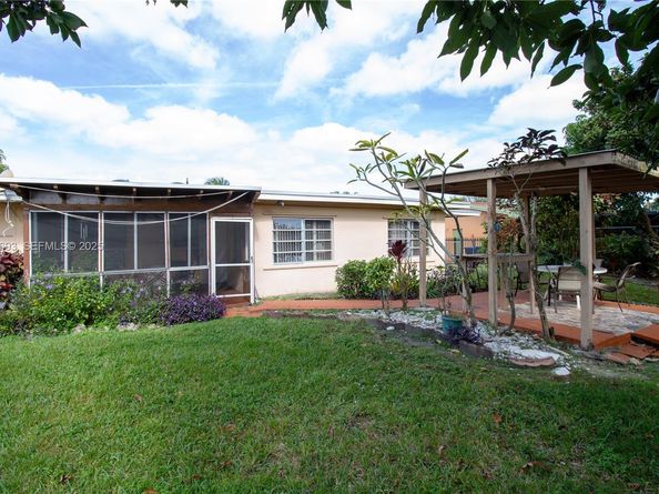 1140 NE 204th St, Miami FL 33179