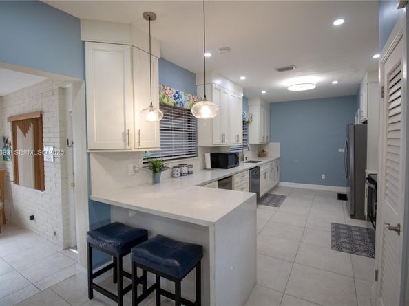 1140 NE 204th St, Miami FL 33179