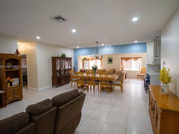 1140 NE 204th St, Miami FL 33179