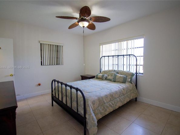 1140 NE 204th St, Miami FL 33179