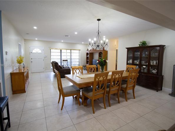 1140 NE 204th St, Miami FL 33179