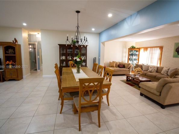 1140 NE 204th St, Miami FL 33179