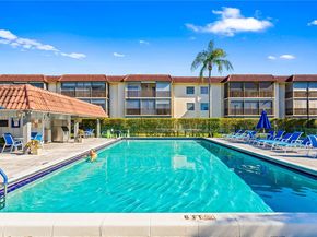 271 S Hollybrook Dr 51106, Pembroke Pines FL 33025